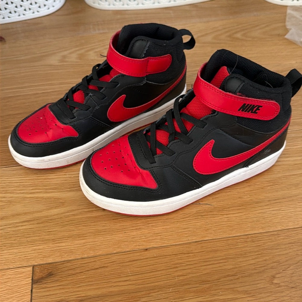 NIKE BOY Size 2